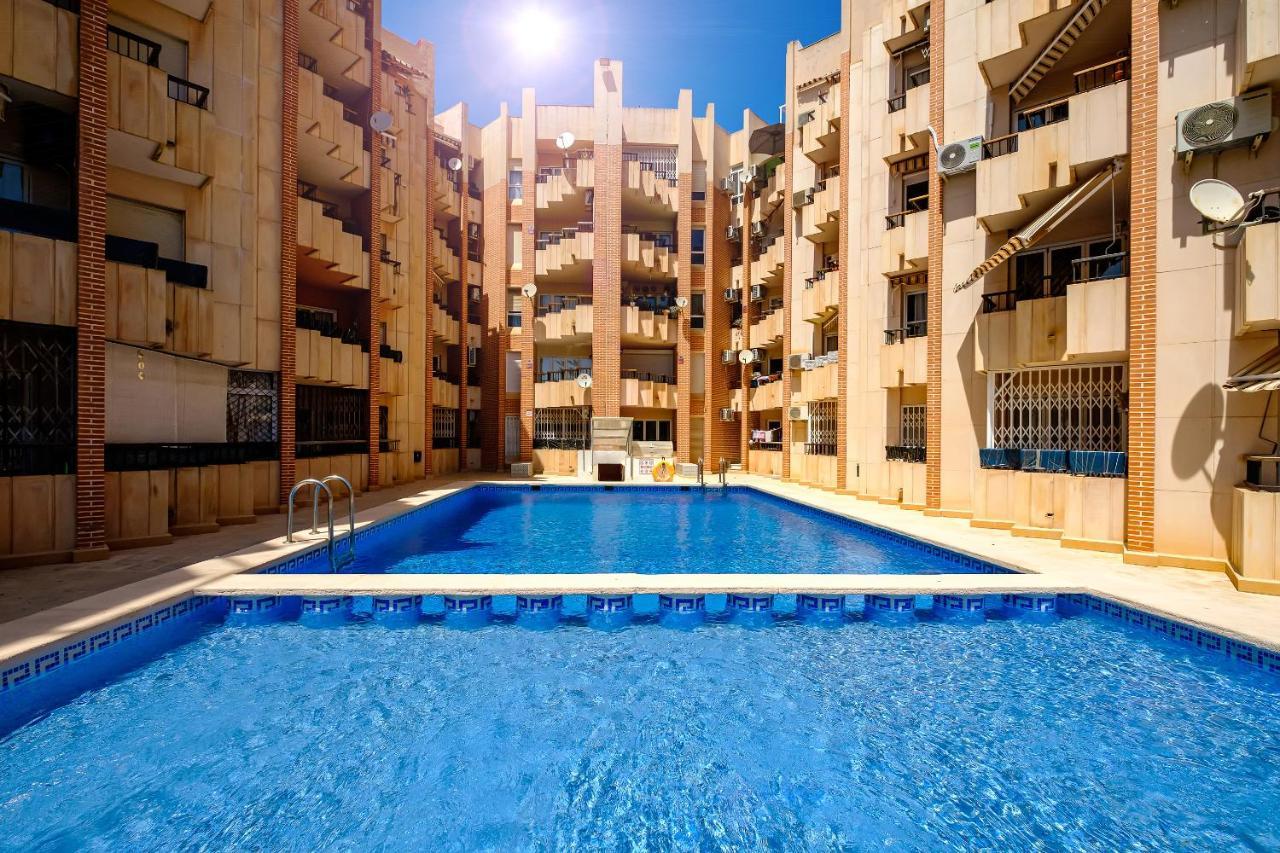 Holiday Royal Suite Concordia Torrevieja Exterior foto
